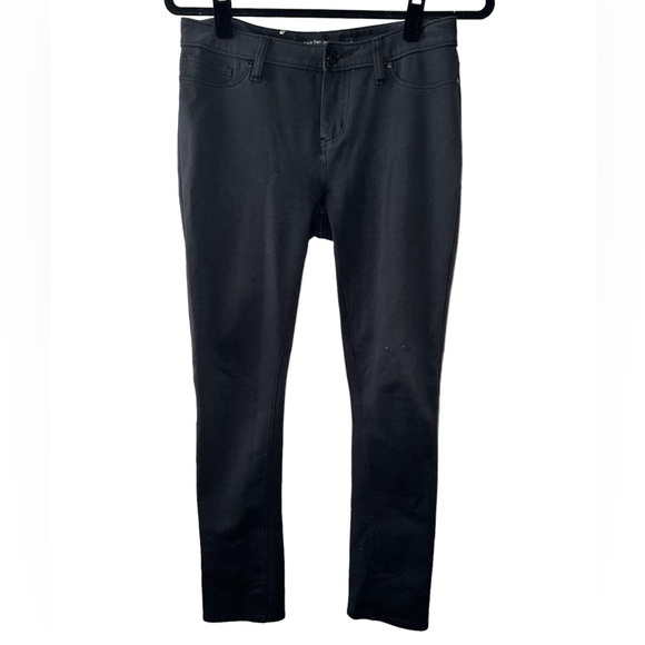 𝐂𝐀𝐋𝐕𝐈𝐍 𝐊𝐋𝐄𝐈𝐍 𝐉𝐄𝐀𝐍𝐒 | BLACK STRETCHY SKINNY JEANS - Picture 1 of 8
